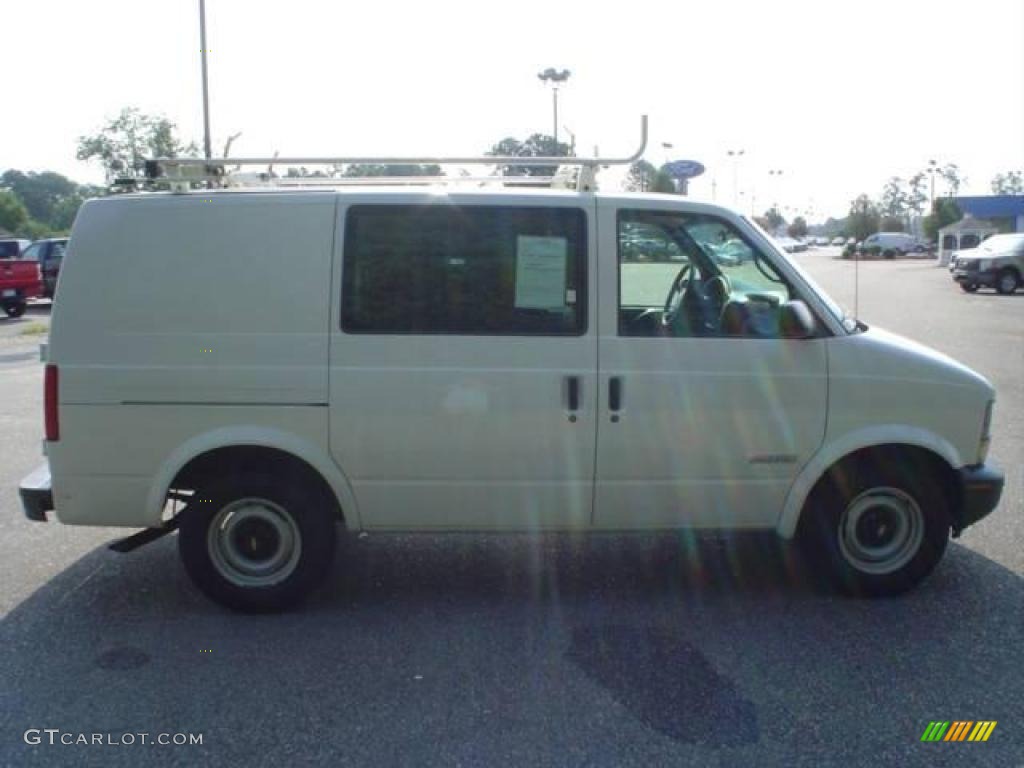 2000 Astro Commercial Van - Ivory White / Blue photo #4