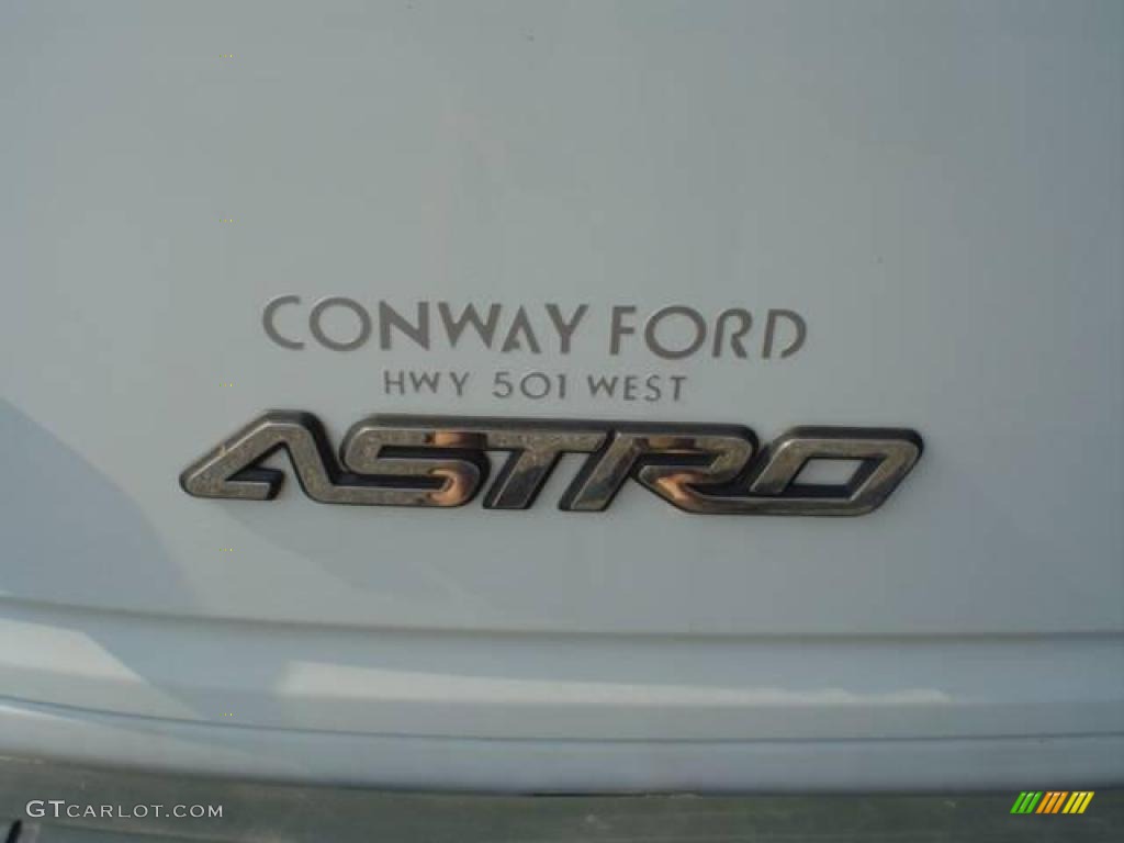 2000 Astro Commercial Van - Ivory White / Blue photo #13