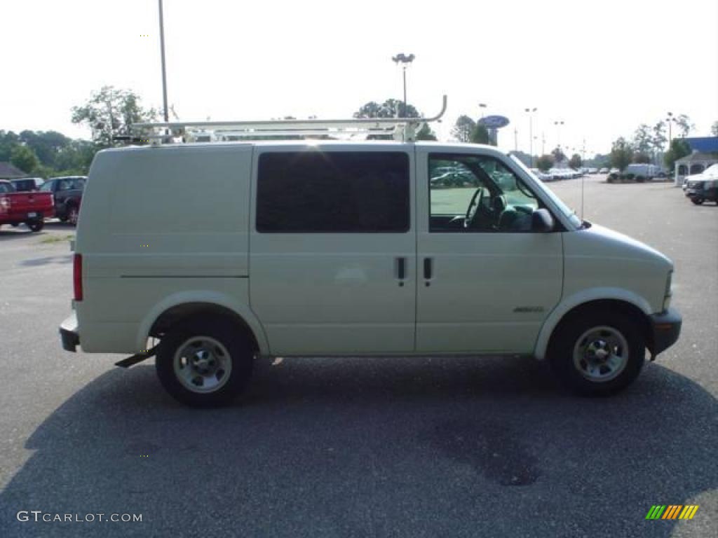 2002 Astro Commercial Van - Ivory White / Blue photo #4