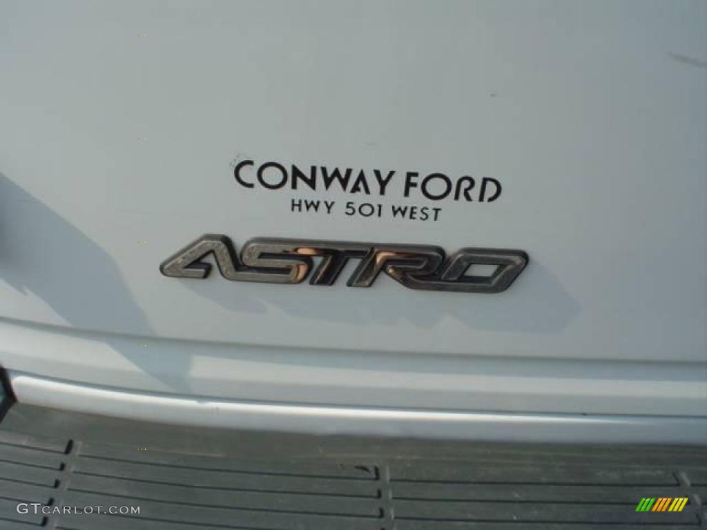 2005 Astro Commercial Van - Summit White / Blue photo #13