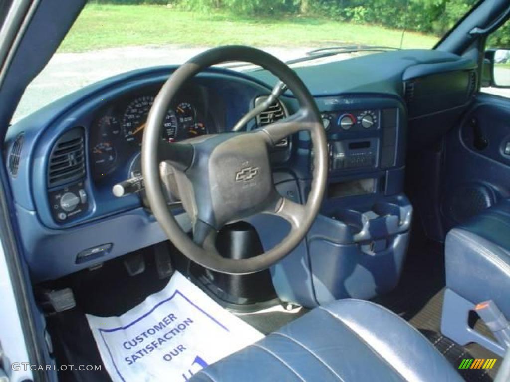 2005 Astro Commercial Van - Summit White / Blue photo #22