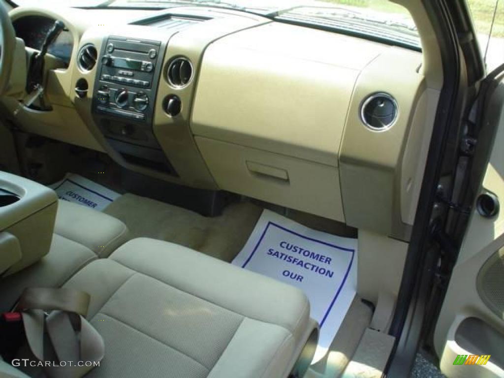 2004 F150 XLT SuperCab - Arizona Beige Metallic / Tan photo #17