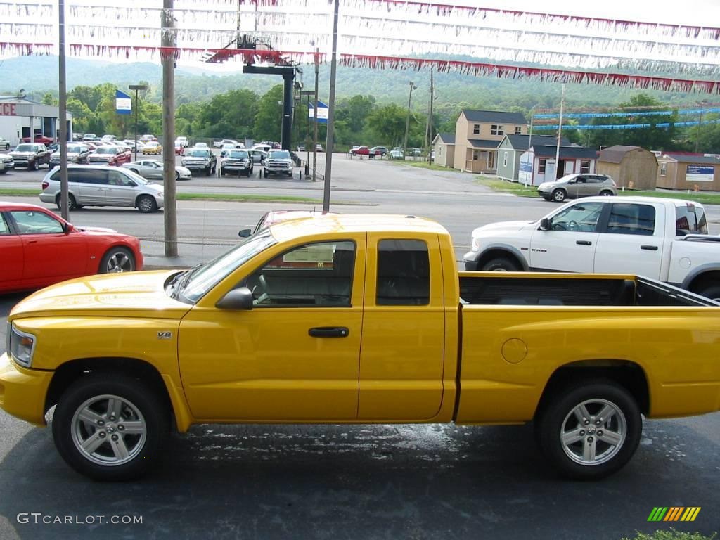 2009 Dakota Big Horn Extended Cab - Detonator Yellow / Dark Slate Gray/Medium Slate Gray photo #1