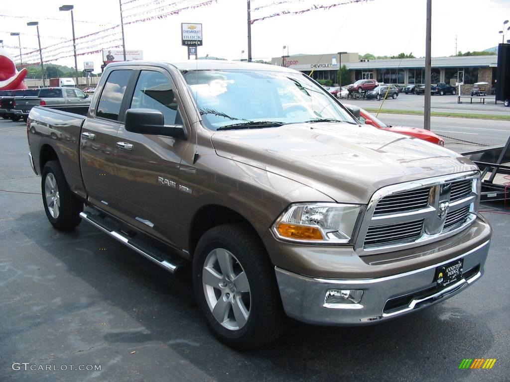 2009 Ram 1500 Big Horn Edition Quad Cab 4x4 - Austin Tan Pearl / Dark Slate/Medium Graystone photo #3