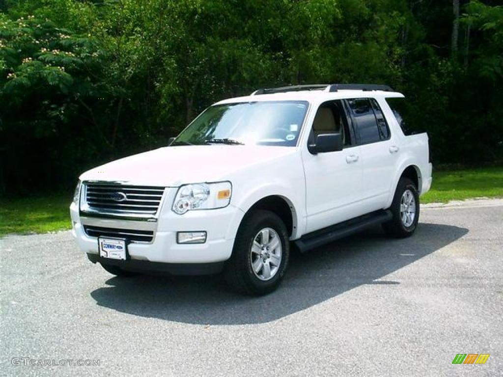 2009 Explorer XLT 4x4 - White Suede / Camel photo #1