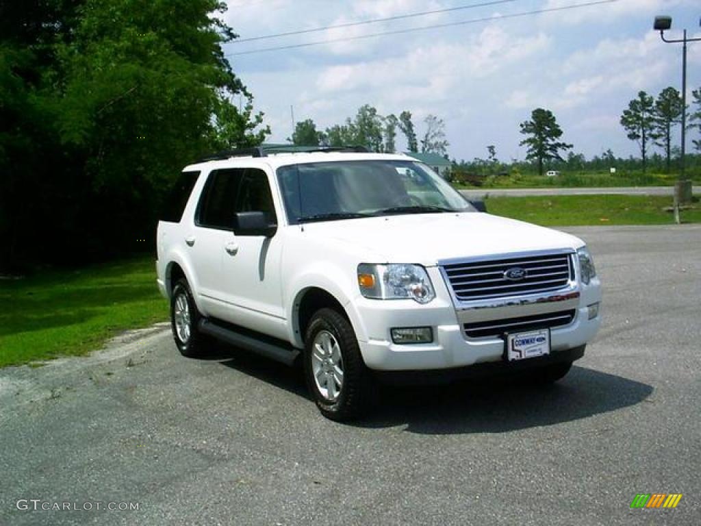 2009 Explorer XLT 4x4 - White Suede / Camel photo #2