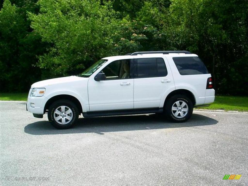 2009 Explorer XLT 4x4 - White Suede / Camel photo #3
