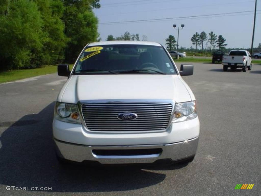 2006 F150 XLT SuperCrew - Oxford White / Medium/Dark Flint photo #2