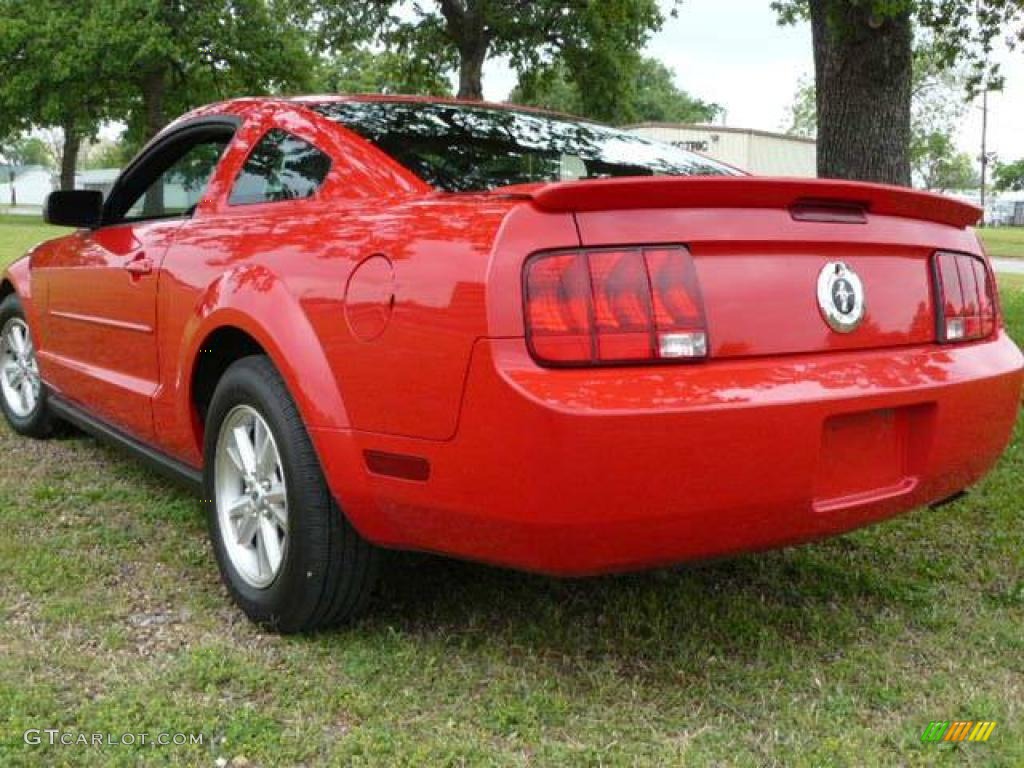 2007 Mustang V6 Deluxe Coupe - Torch Red / Light Graphite photo #6
