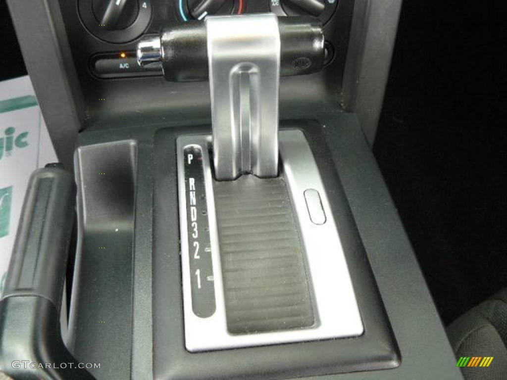 2007 Mustang V6 Deluxe Coupe - Torch Red / Light Graphite photo #23