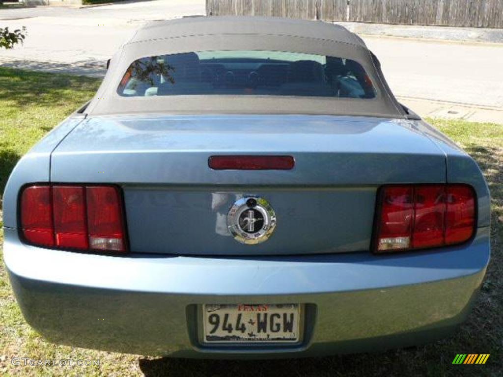 2007 Mustang V6 Deluxe Convertible - Windveil Blue Metallic / Dark Charcoal photo #5