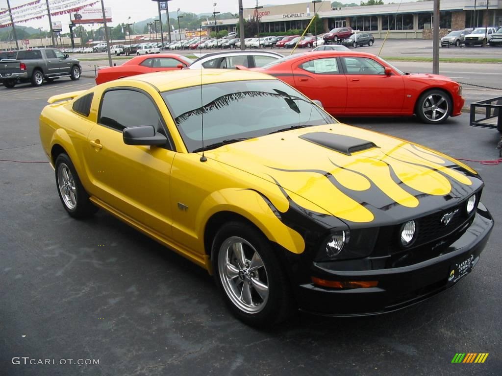 2006 Mustang GT Premium Coupe - Screaming Yellow / Dark Charcoal photo #1