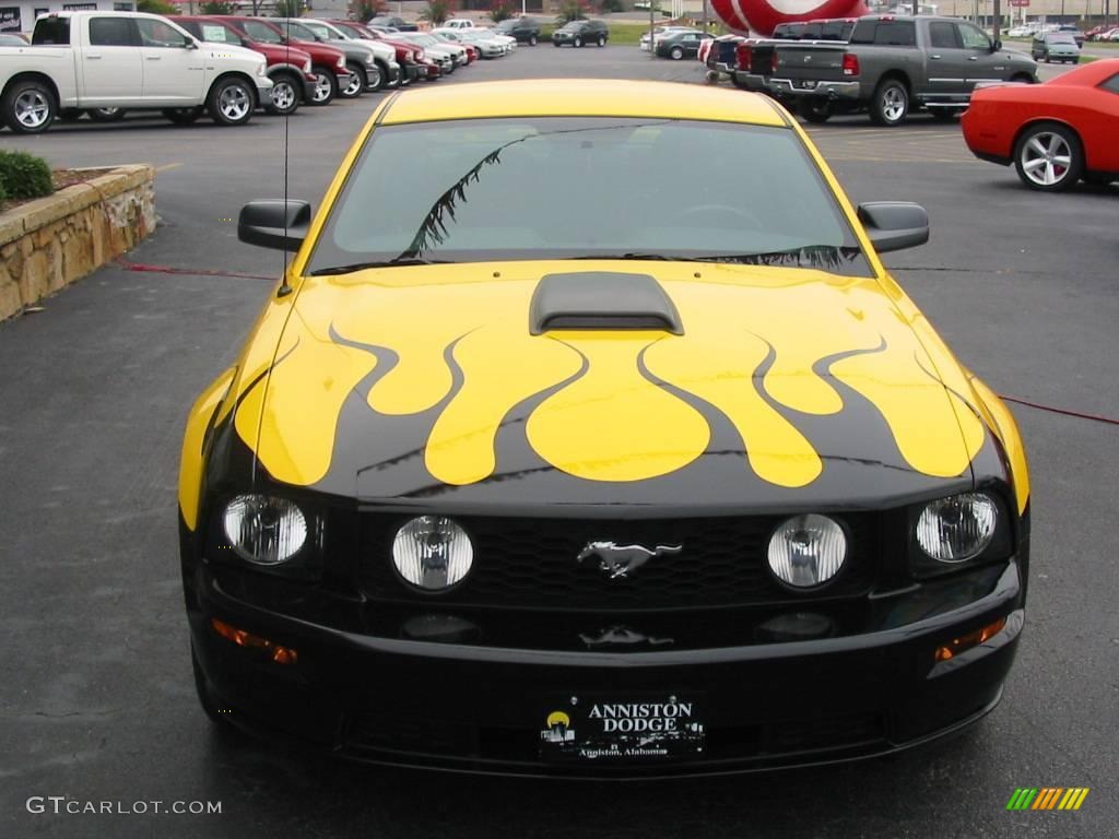 2006 Mustang GT Premium Coupe - Screaming Yellow / Dark Charcoal photo #2
