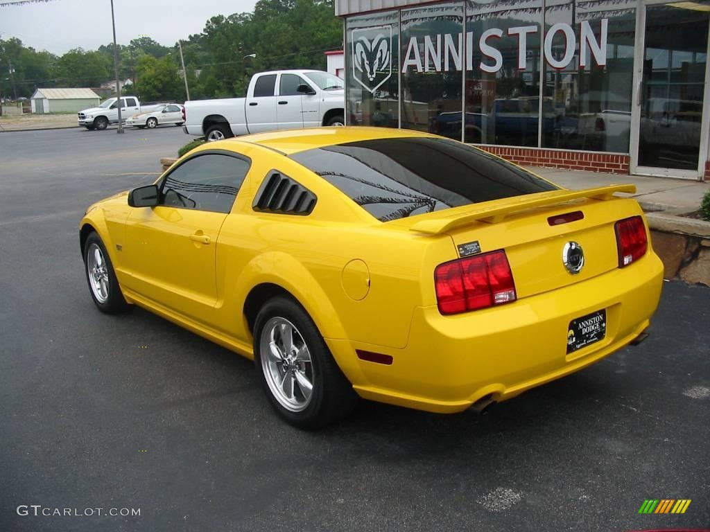 2006 Mustang GT Premium Coupe - Screaming Yellow / Dark Charcoal photo #7