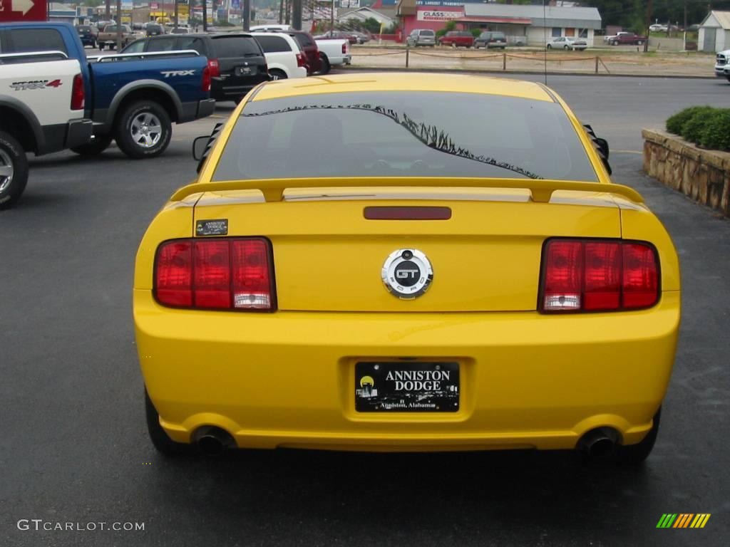 2006 Mustang GT Premium Coupe - Screaming Yellow / Dark Charcoal photo #9