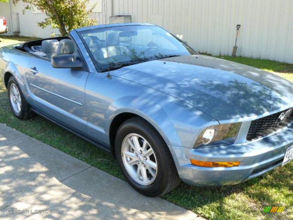2007 Mustang V6 Deluxe Convertible - Windveil Blue Metallic / Dark Charcoal photo #22