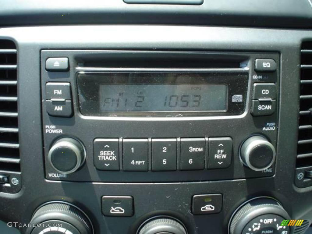 2007 Optima LX - Clear White / Gray photo #23