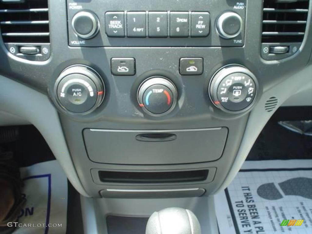 2007 Optima LX - Clear White / Gray photo #24