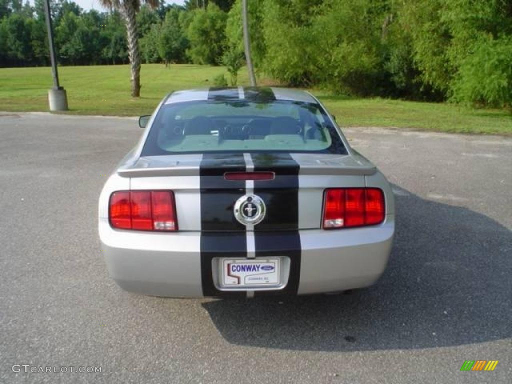 2009 Mustang V6 Coupe - Brilliant Silver Metallic / Light Graphite photo #6