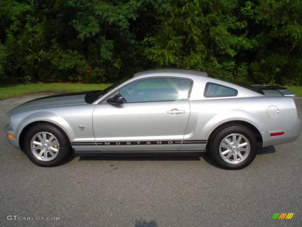 2009 Mustang V6 Coupe - Brilliant Silver Metallic / Light Graphite photo #8