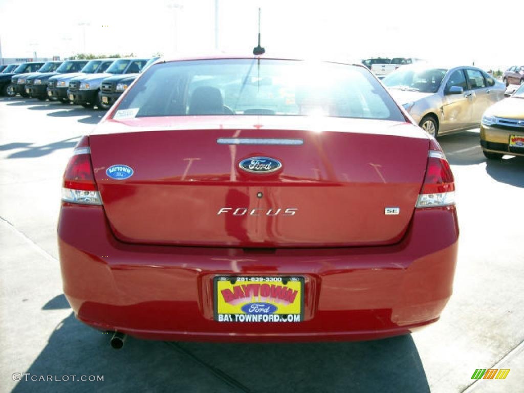 2008 Focus SE Sedan - Vermillion Red / Medium Stone photo #3