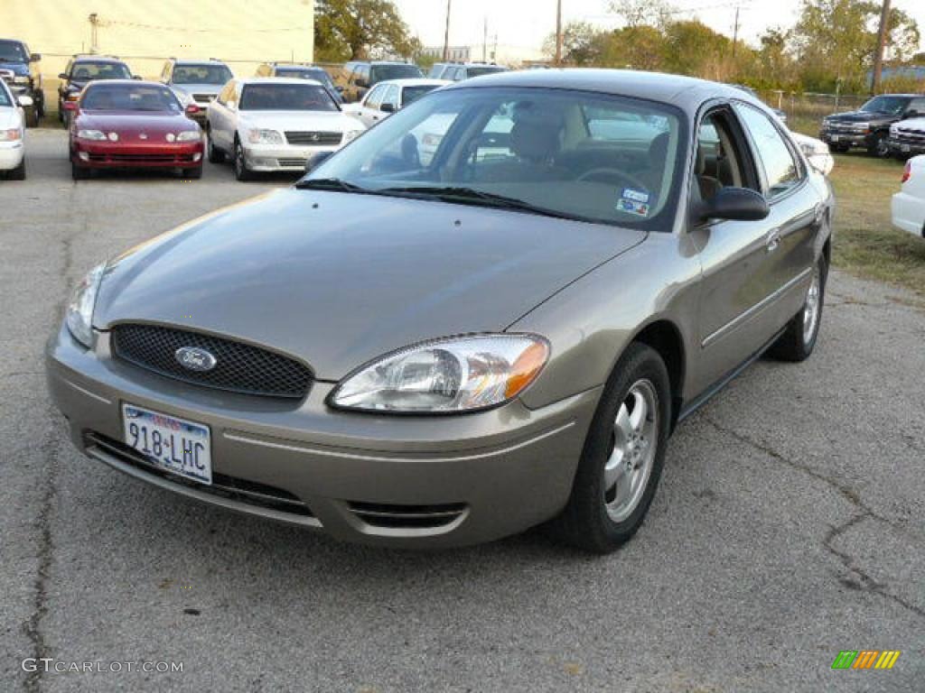 2005 Taurus SE - Arizona Beige Metallic / Medium/Dark Pebble photo #1