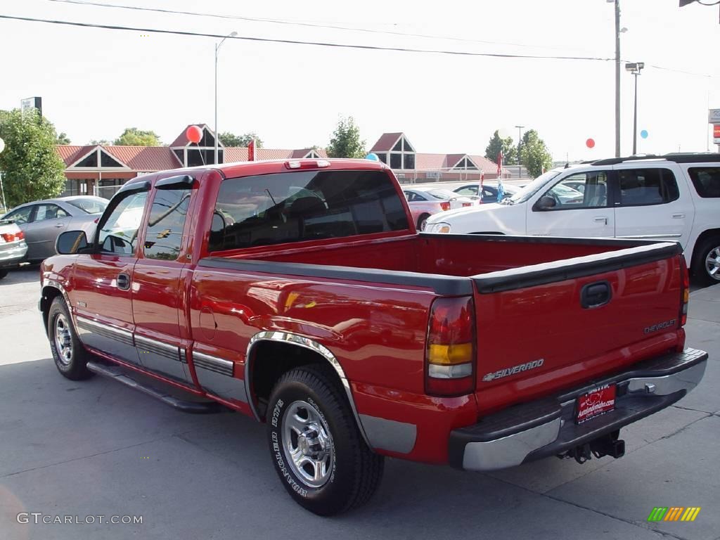 2001 Silverado 1500 LS Extended Cab - Victory Red / Graphite photo #3