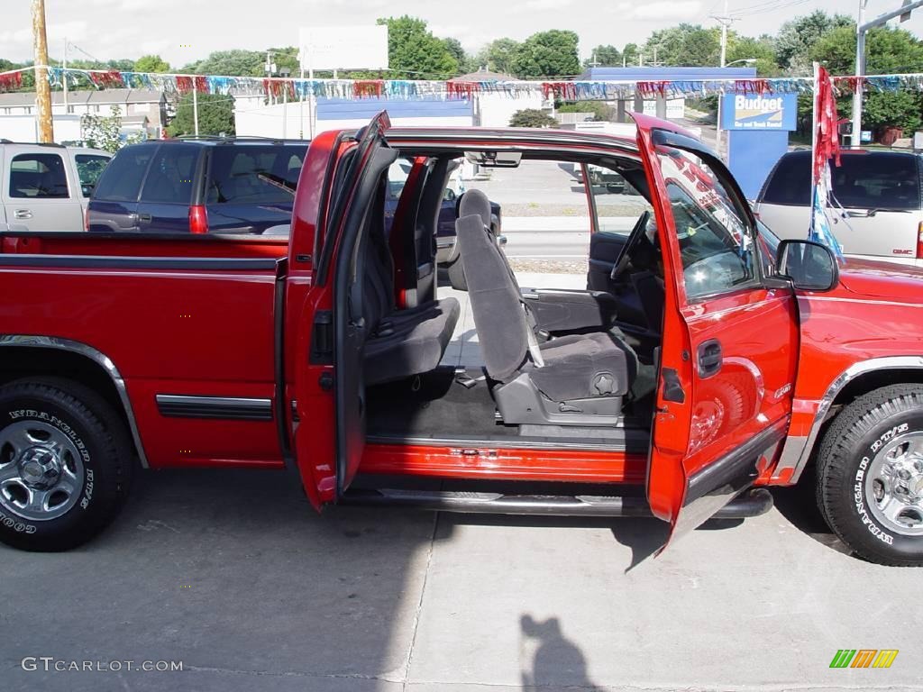 2001 Silverado 1500 LS Extended Cab - Victory Red / Graphite photo #6