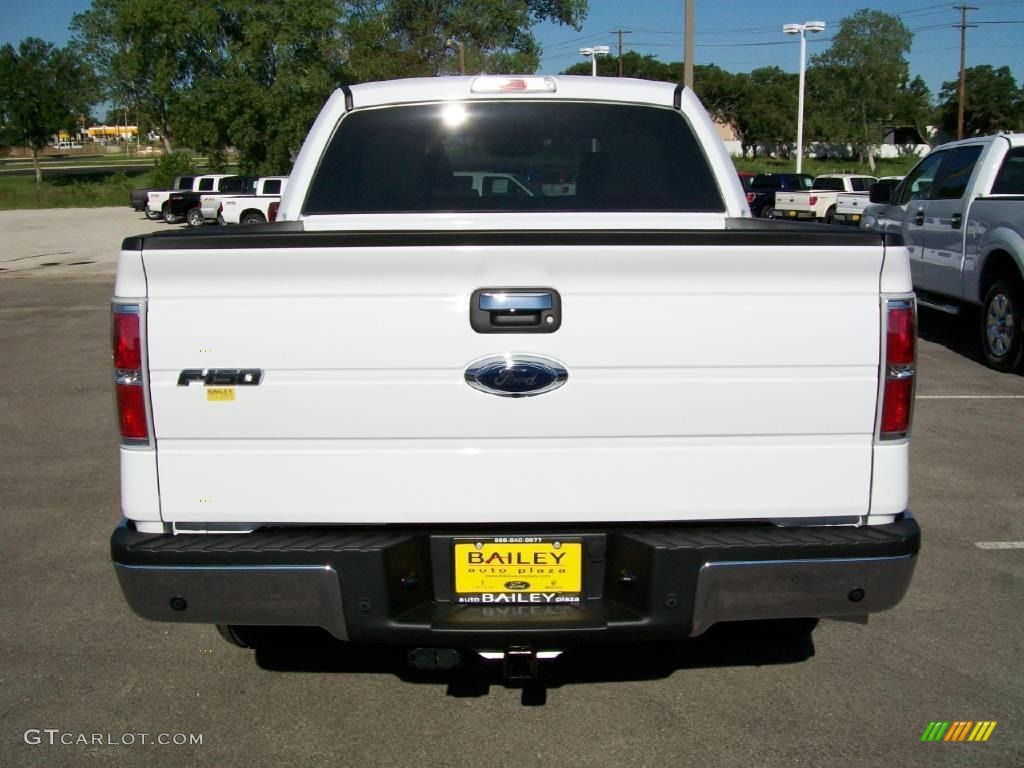 2010 F150 XLT SuperCrew - Oxford White / Medium Stone photo #5