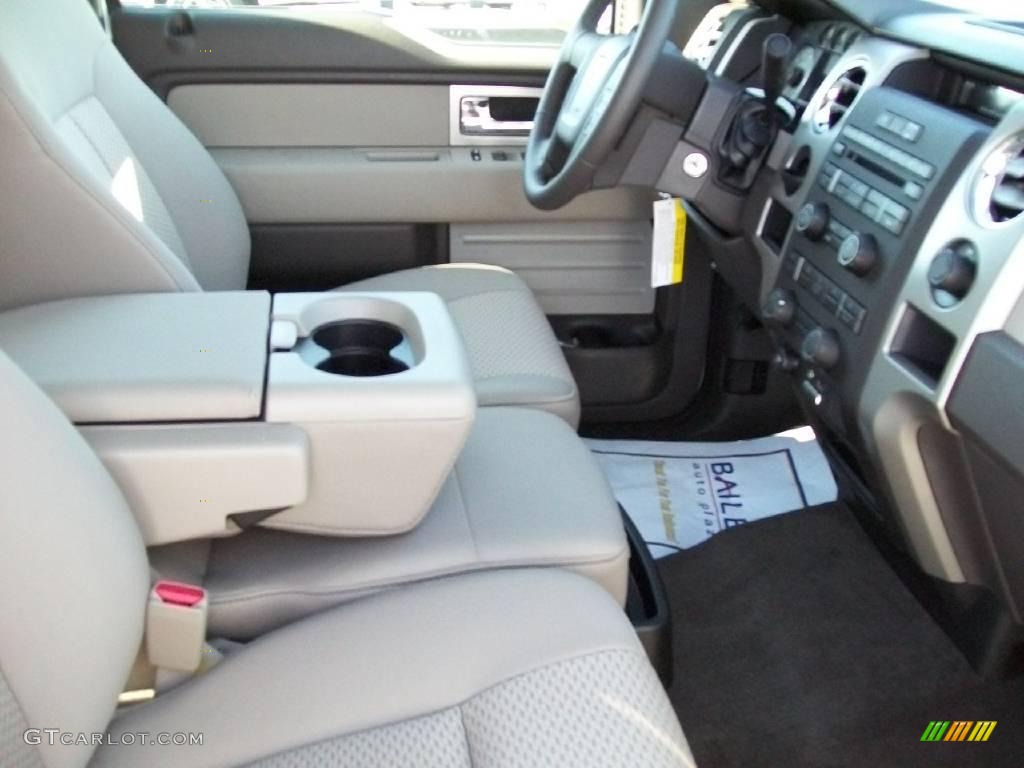 2010 F150 XLT SuperCrew - Oxford White / Medium Stone photo #6