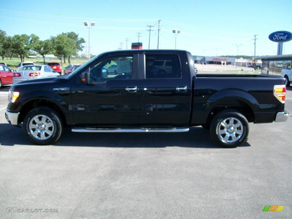 2010 F150 XLT SuperCrew - Tuxedo Black / Medium Stone photo #2