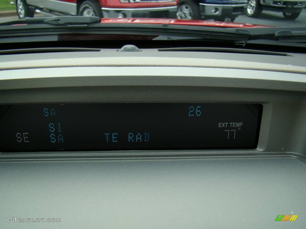 2009 Escape XLT - Torch Red / Charcoal photo #20