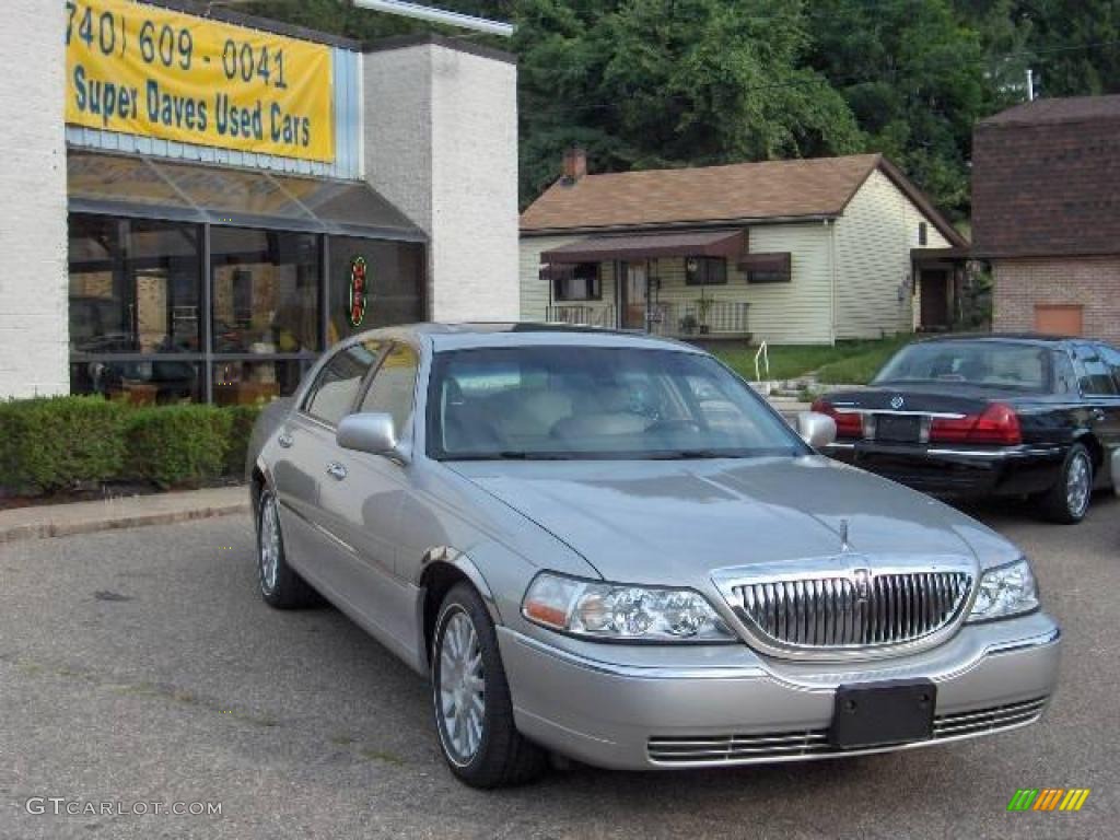 2003 Town Car Signature - Silver Birch Metallic / Dark Stone/Medium Light Stone photo #1