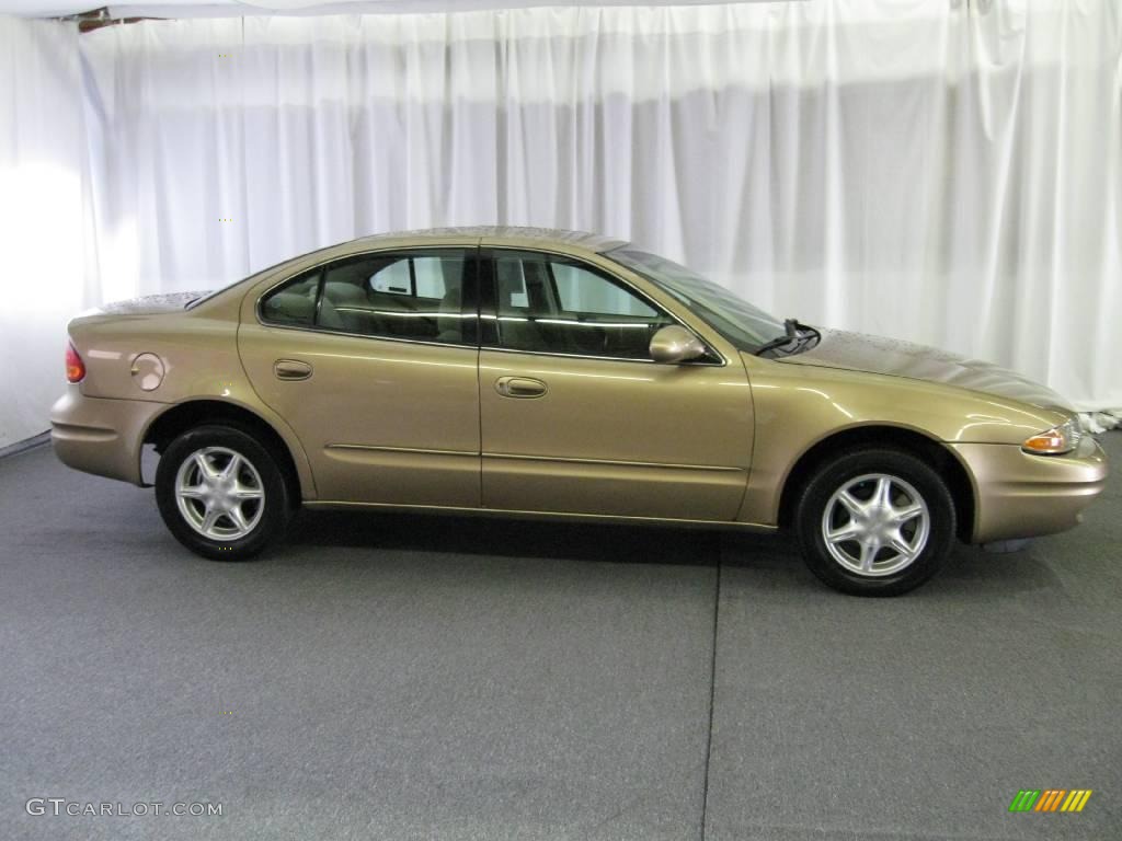 1999 Alero GL Sedan - Gold Metallic / Neutral photo #2