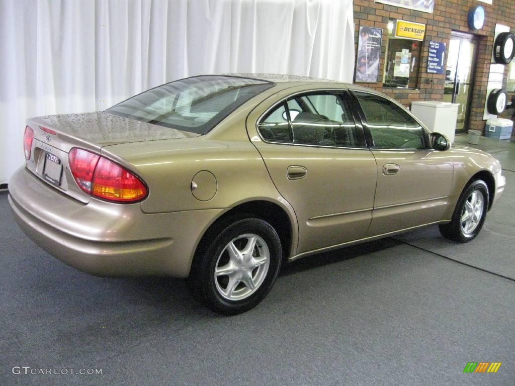 1999 Alero GL Sedan - Gold Metallic / Neutral photo #3