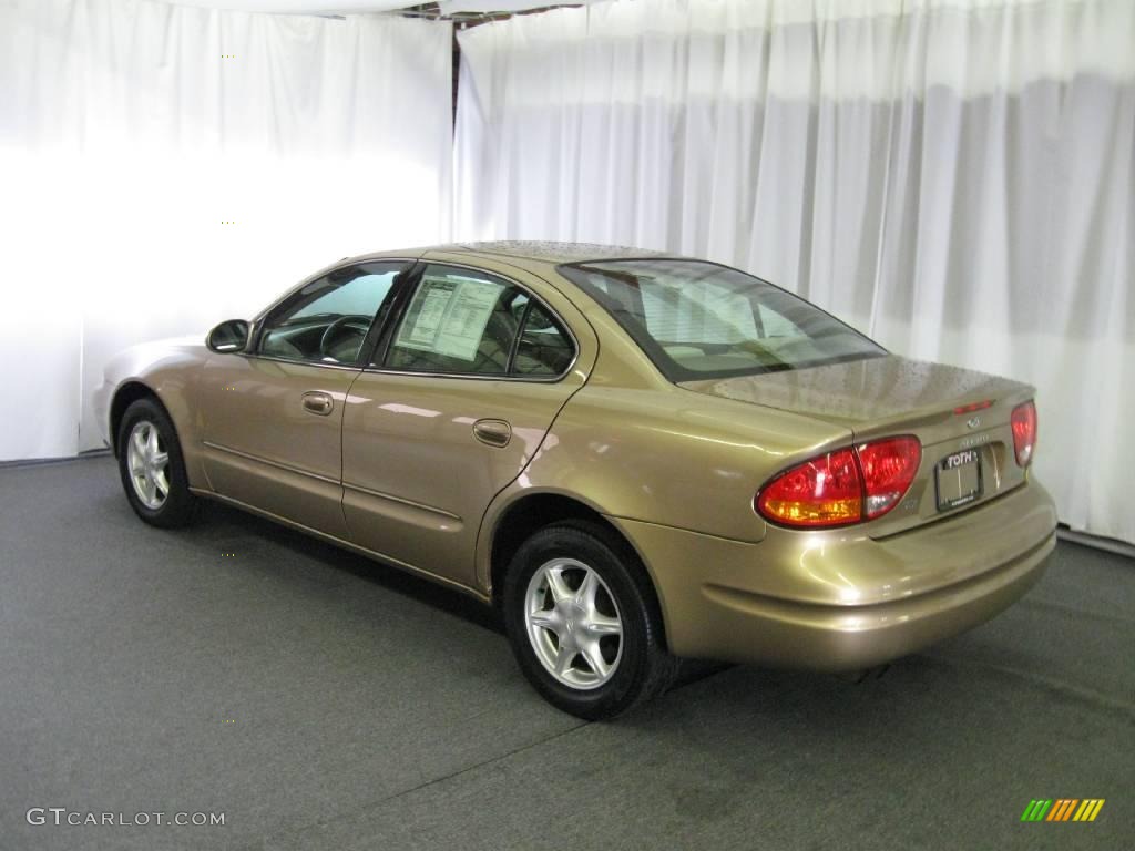 1999 Alero GL Sedan - Gold Metallic / Neutral photo #4