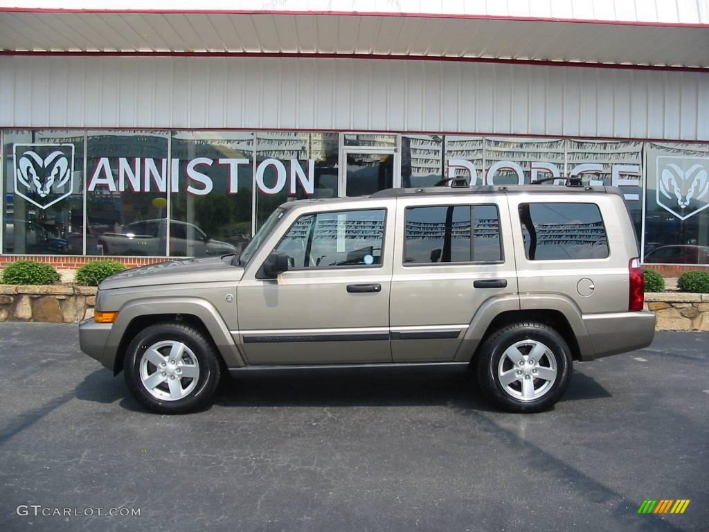 2006 Commander 4x4 - Light Khaki Metallic / Khaki photo #1