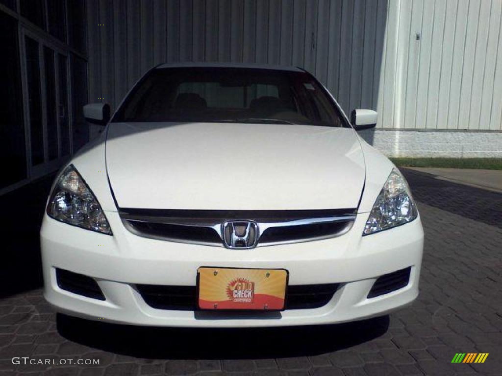 2007 Accord SE Sedan - Taffeta White / Ivory photo #2