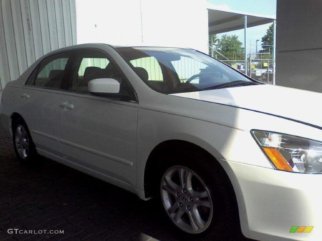 2007 Accord SE Sedan - Taffeta White / Ivory photo #4