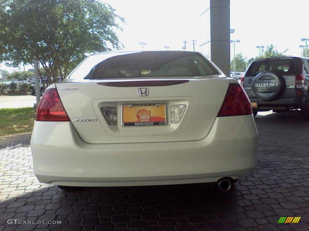 2007 Accord SE Sedan - Taffeta White / Ivory photo #5