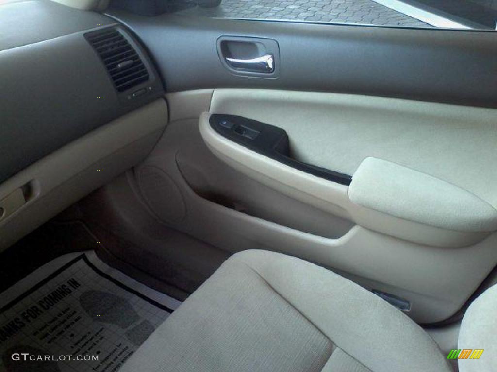 2007 Accord SE Sedan - Taffeta White / Ivory photo #10
