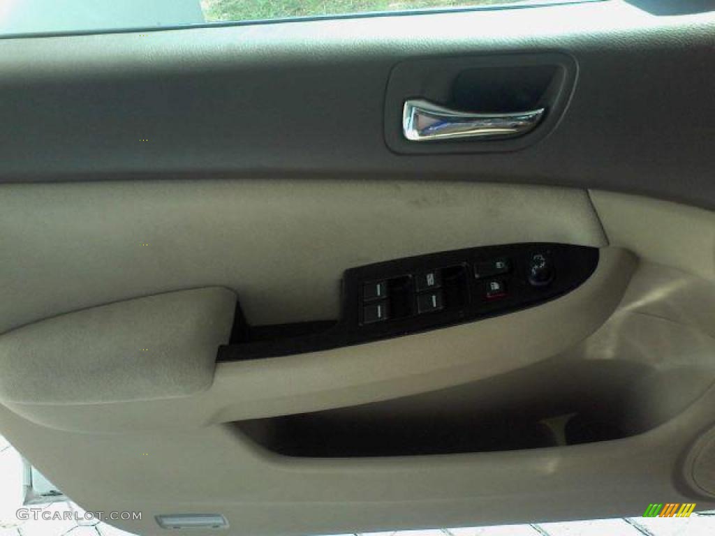 2007 Accord SE Sedan - Taffeta White / Ivory photo #11