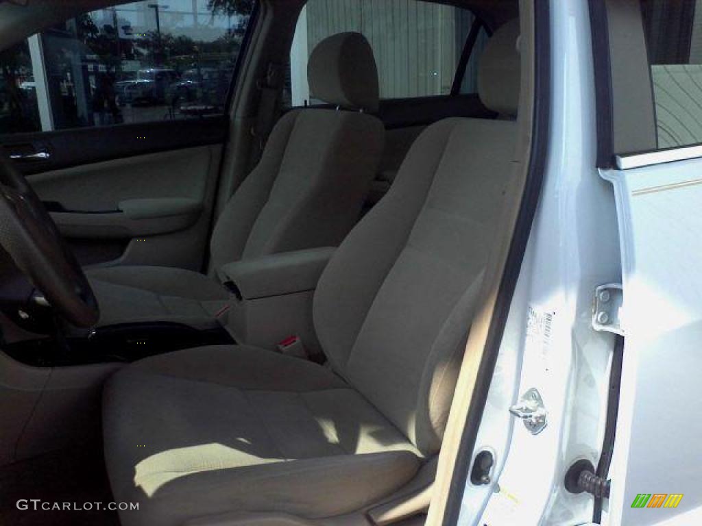 2007 Accord SE Sedan - Taffeta White / Ivory photo #12