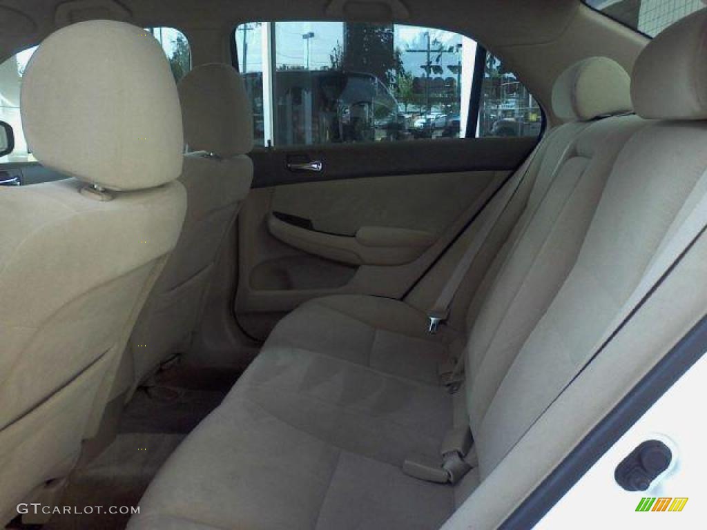 2007 Accord SE Sedan - Taffeta White / Ivory photo #13