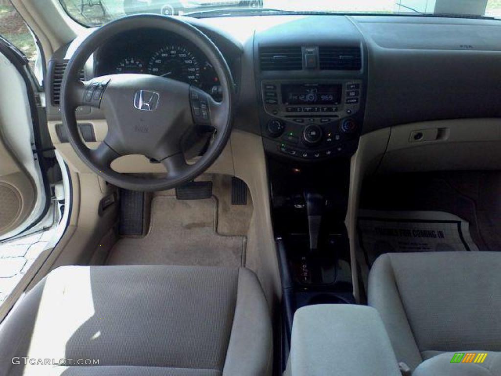2007 Accord SE Sedan - Taffeta White / Ivory photo #14