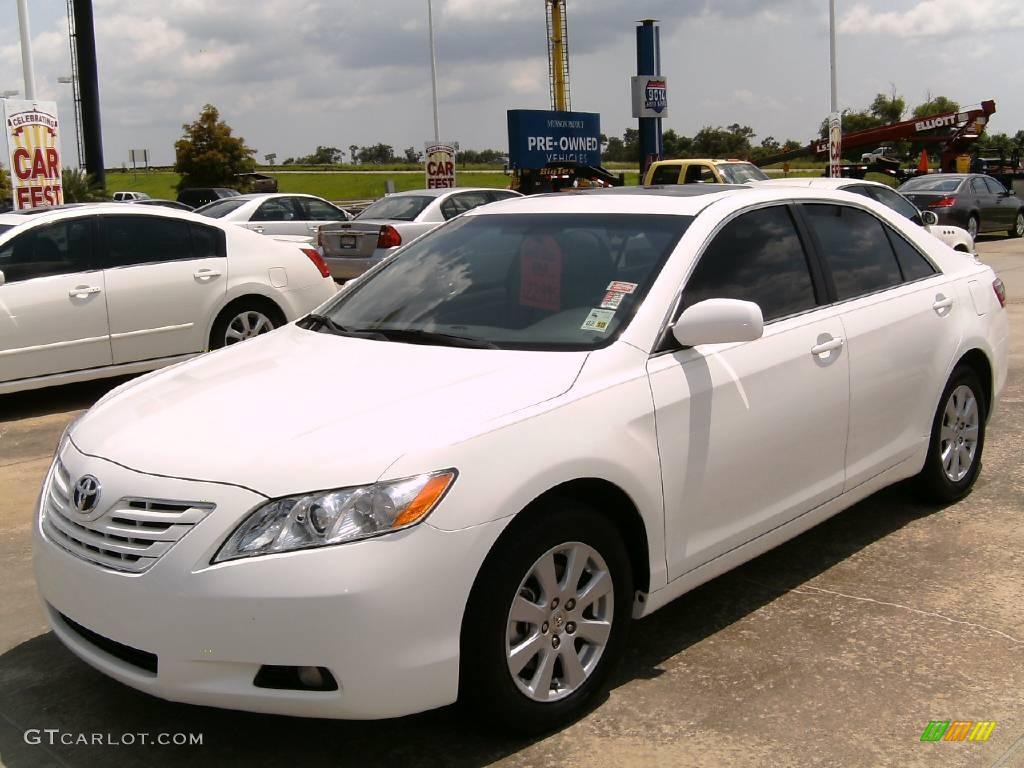 2008 Camry XLE - Super White / Ash photo #2