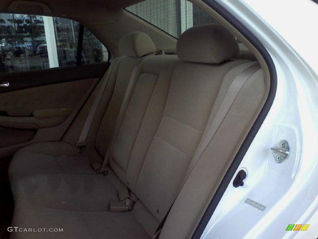 2007 Accord SE Sedan - Taffeta White / Ivory photo #15