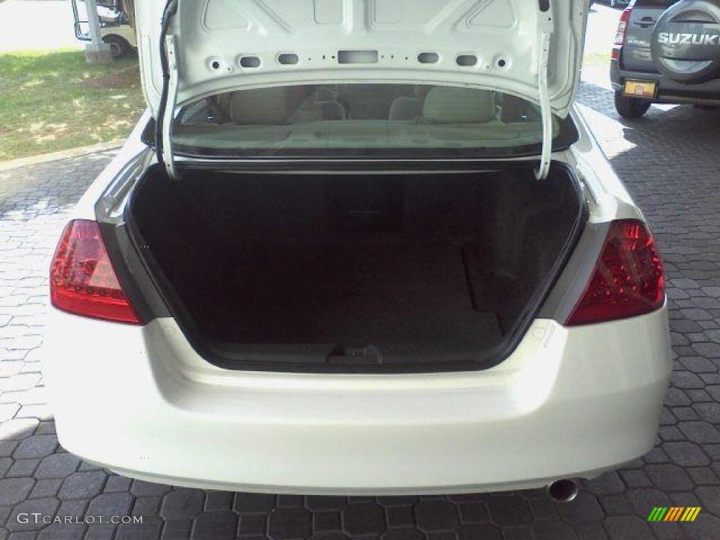 2007 Accord SE Sedan - Taffeta White / Ivory photo #16