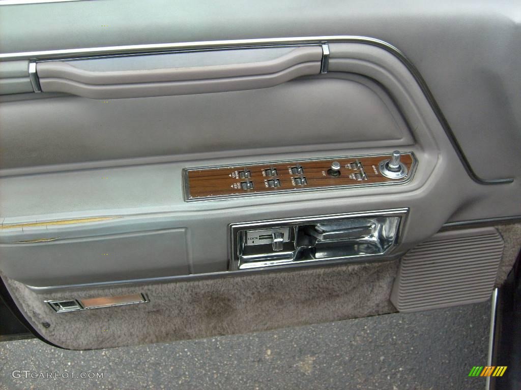 1988 Town Car Limousine - Black / Medium Gray photo #10