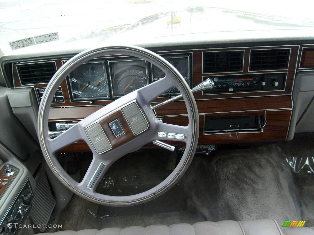 1988 Town Car Limousine - Black / Medium Gray photo #12